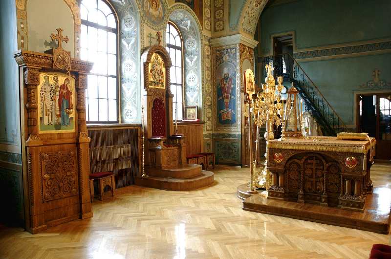 Главный алтарь Свято-Троицкого собора Ионинского монастыря